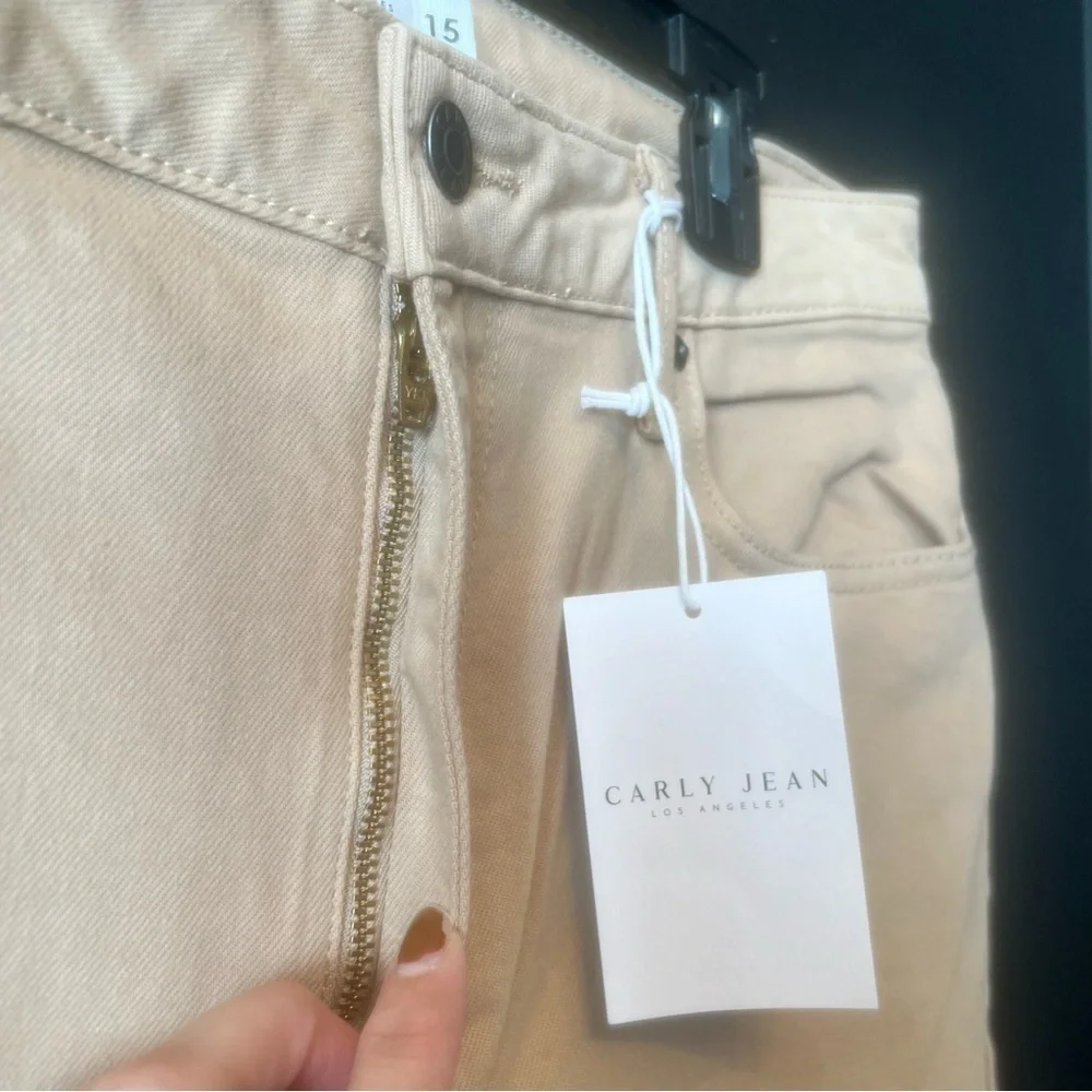 NWT Chrissy Classic Straight Leg Jeans Size: 15 Color : Beige